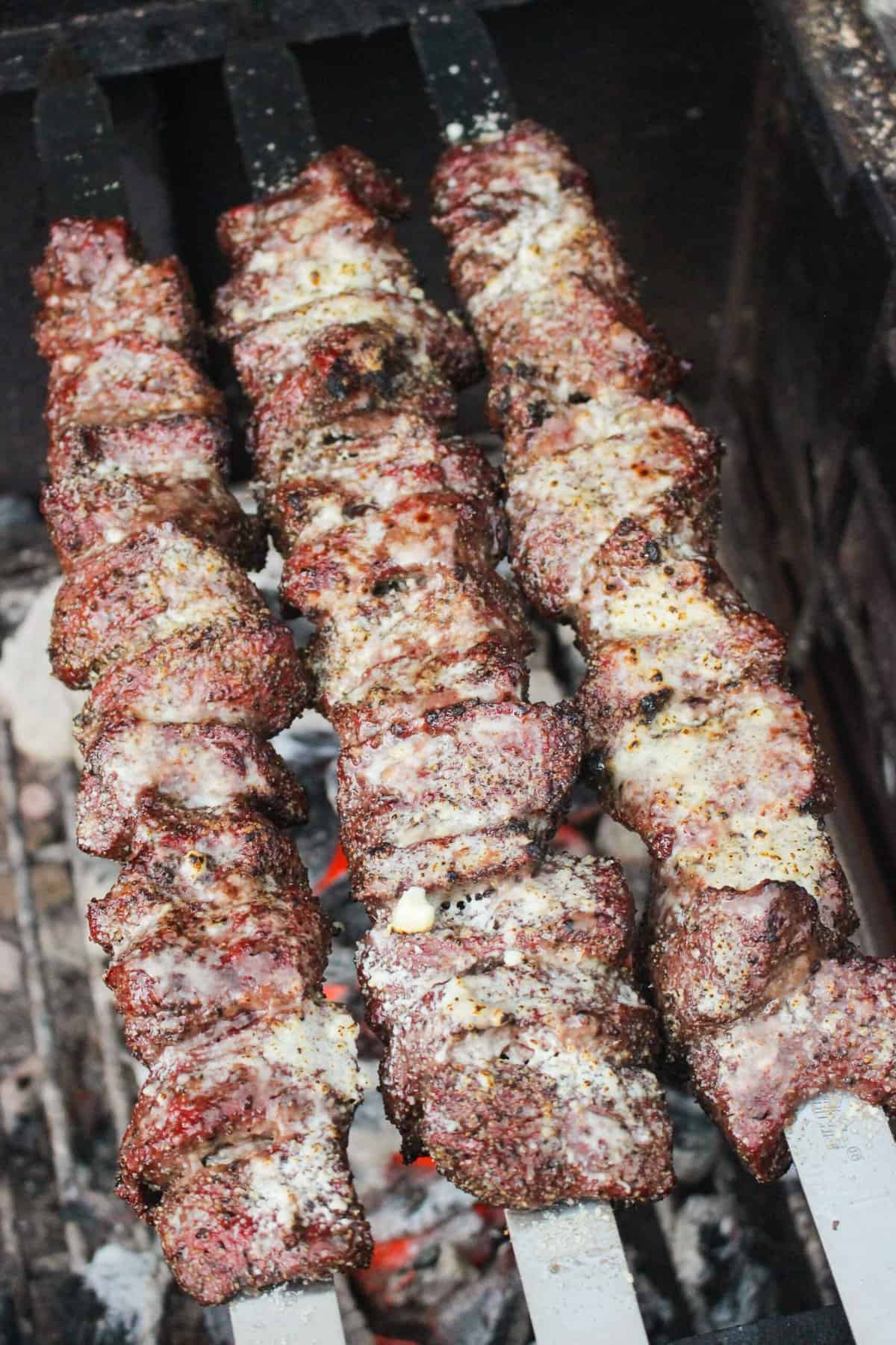 finished parmesan crusted steak skewers on the grill