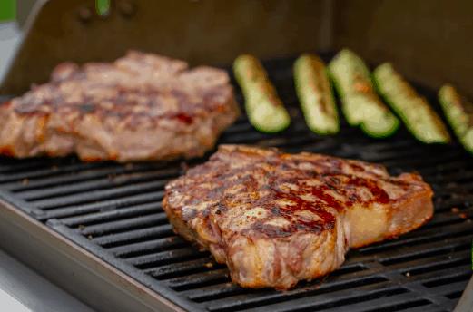 grilling meat in gas