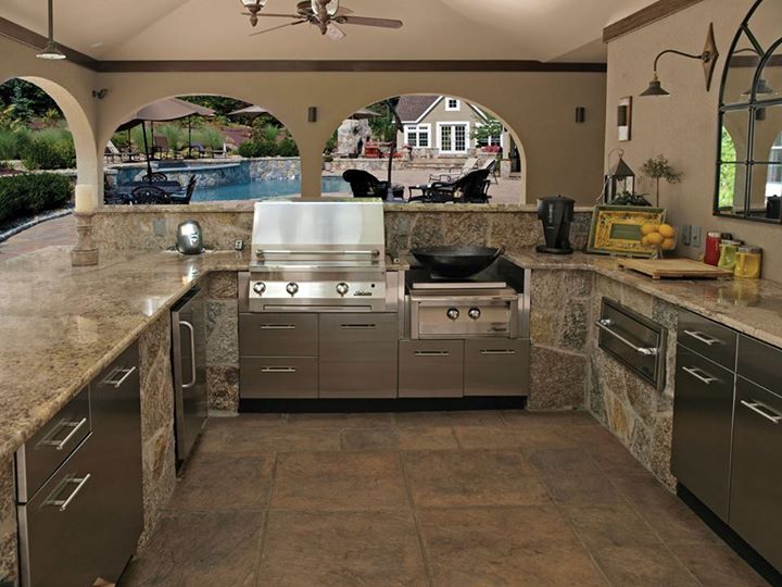 Outdoor Kitchen